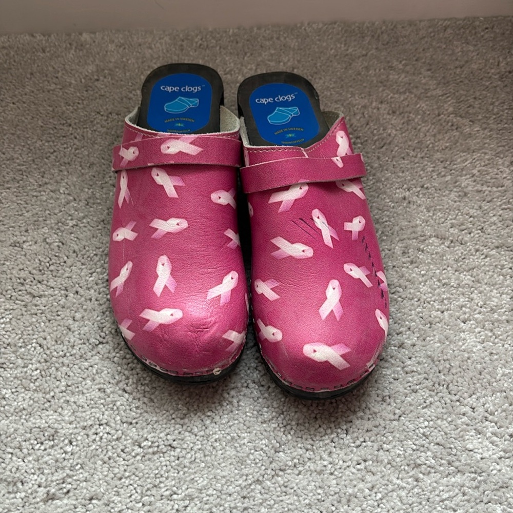 Uses Cape Clogs